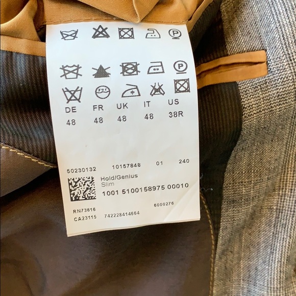 Suit - Picture 5 of 5